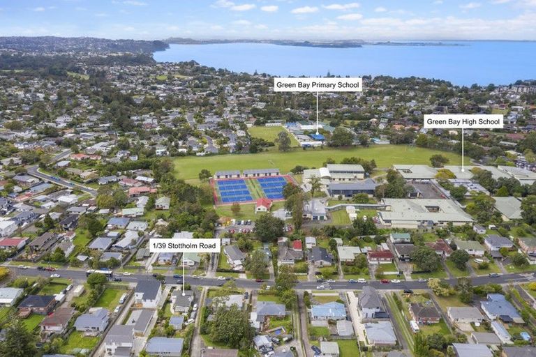 Photo of property in 1/39 Stottholm Road, Titirangi, Auckland, 0604