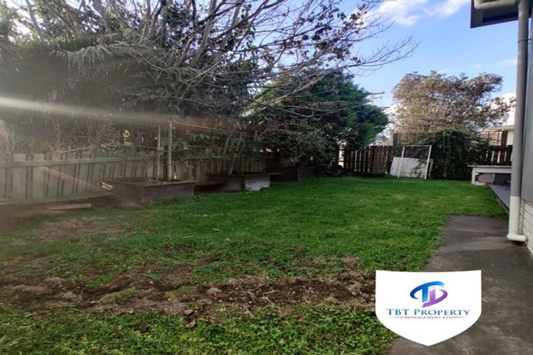 Photo of property in 12a Waiari Road, Conifer Grove, Takanini, 2112