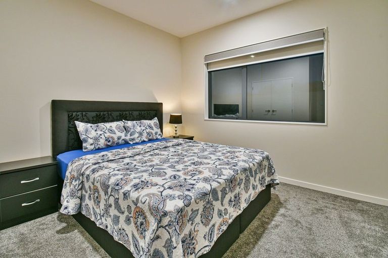 Photo of property in 76 Twin Parks Rise, Papakura, 2110