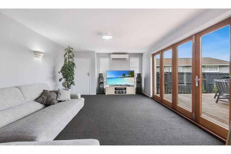 Photo of property in 1/6 Jade Place, Parklands, Christchurch, 8083