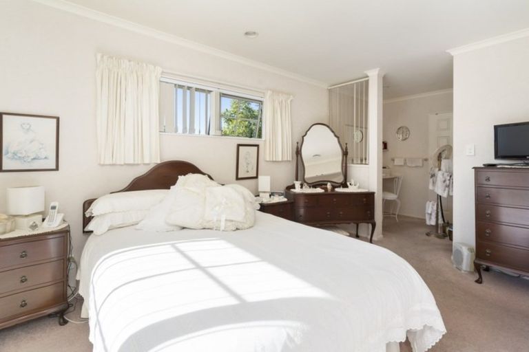 Photo of property in 145 Summerhill Drive, Fitzherbert, Palmerston North, 4410