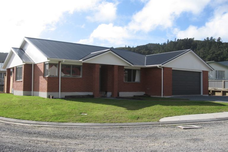 Photo of property in 26 Helvetia Grove, Naenae, Lower Hutt, 5011