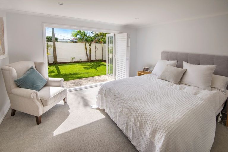 Photo of property in 2/41 Merani Street, Narrow Neck, Auckland, 0622