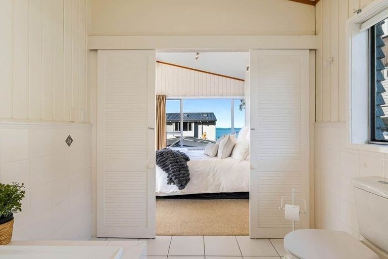 Photo of property in 2/4 Arkles Strand, Arkles Bay, Whangaparaoa, 0932