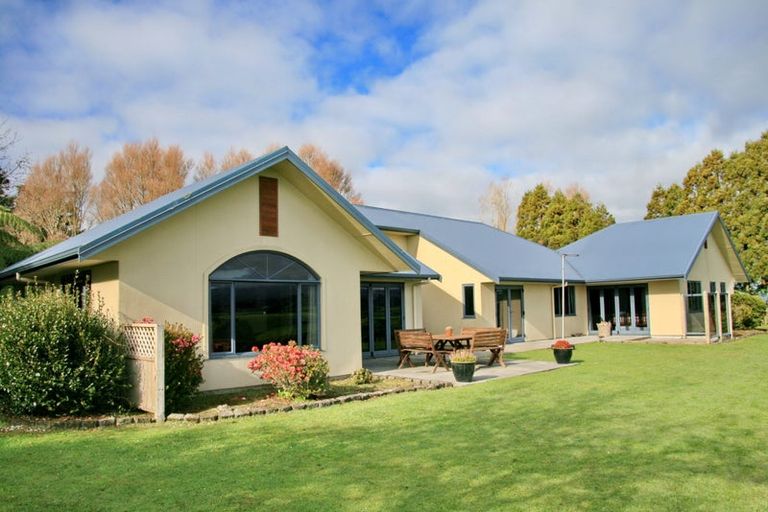 Photo of property in 311 Croydon Road, Midhirst, Stratford, 4394