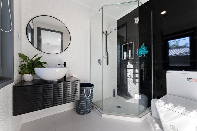 Photo of property in 48a Peter Terrace, Castor Bay, Auckland, 0620