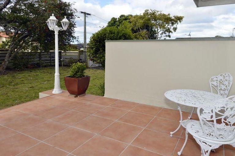 Photo of property in 1/37 Coronation Road, Hillcrest, Auckland, 0627