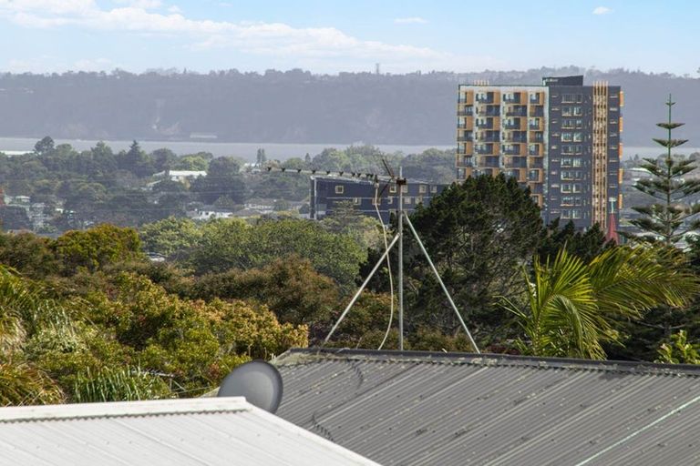 Photo of property in 70c Golf Road, New Lynn, Auckland, 0600