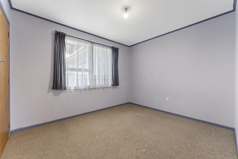 Photo of property in 15 Halswell Crescent, Westbrook, Palmerston North, 4412