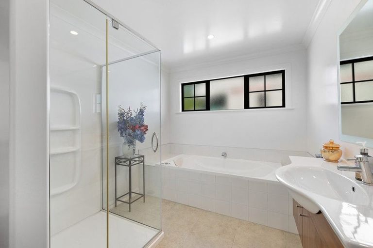 Photo of property in 11 Bridesdale Drive, Lake Hayes, Queenstown, 9304