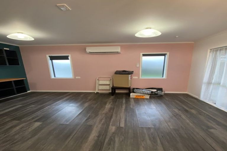 Photo of property in 2a Redwood Drive, Massey, Auckland, 0614