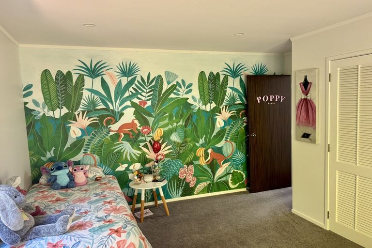 Photo of property in 5 Ngarara Road, Waikanae, 5036