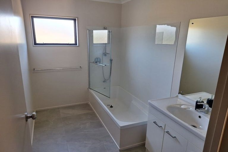 Photo of property in 8 Pyramid Place, Glen Eden, Auckland, 0602