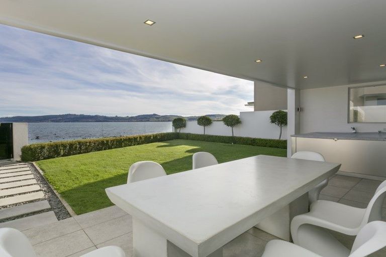 Photo of property in 1/225 Lake Terrace, Waipahihi, Taupo, 3330