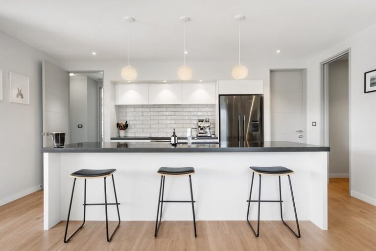 Photo of property in 11 Sunnyside Lane, Wanaka, 9305