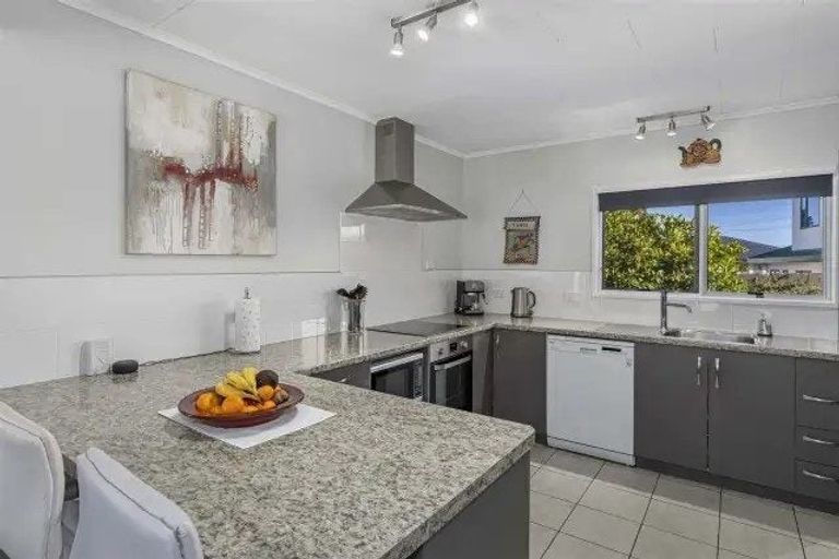 Photo of property in 2/27 Roys Road, Parkvale, Tauranga, 3112