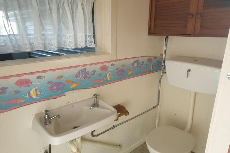 Photo of property in 2 Manitoba Place, Kingston, Wellington, 6021