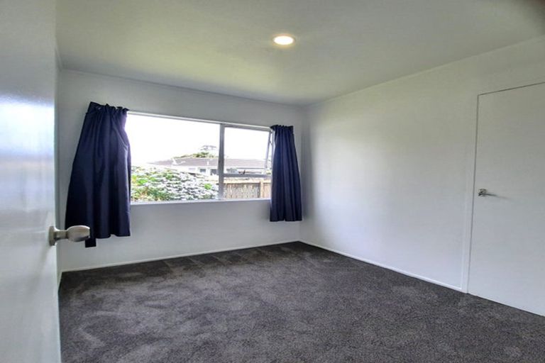 Photo of property in 2/27 Mon Desir Place, Manurewa, Auckland, 2102