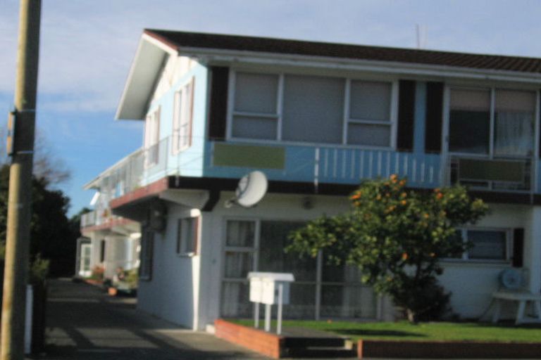 Photo of property in 2/8 Lee Road, Taradale, Napier, 4112