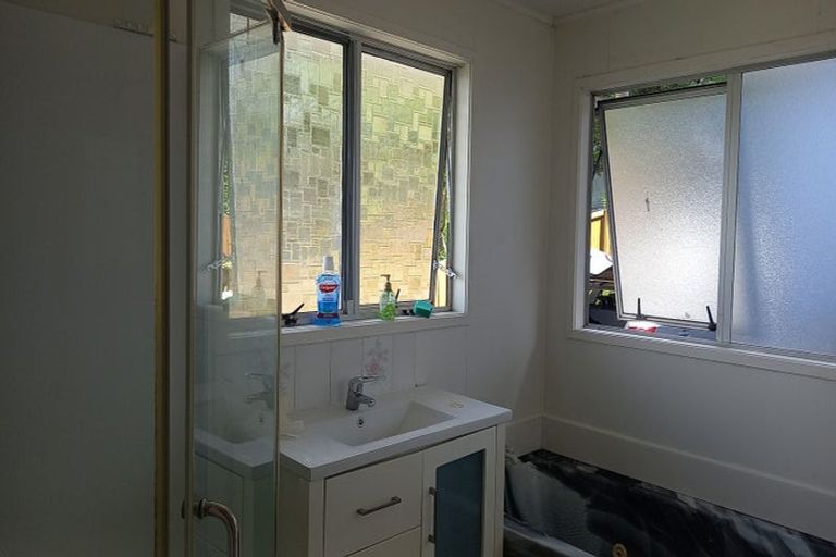 Photo of property in 10 Aralia Road, Sunnynook, Auckland, 0620