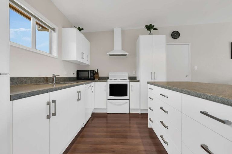 Photo of property in 37 Pekama Drive, Cable Bay, 0420