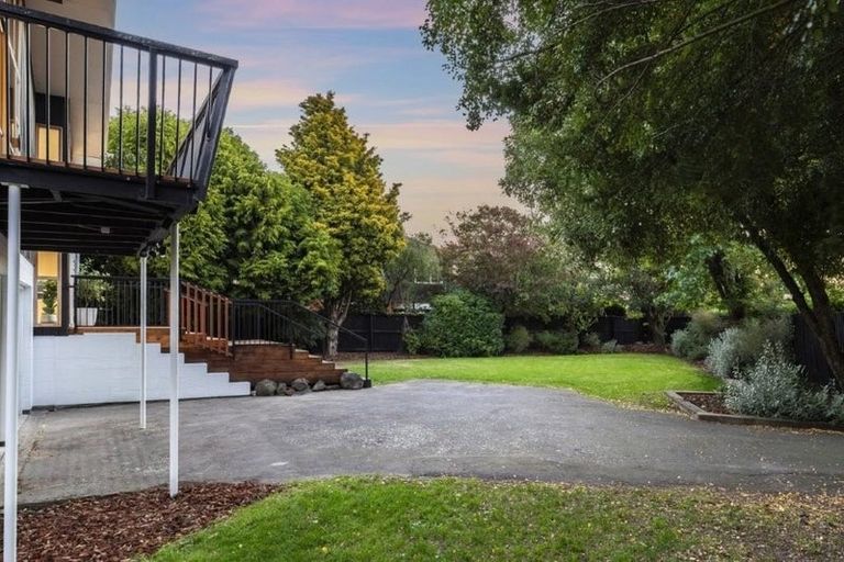 Photo of property in 11a Lombard Place, Avonhead, Christchurch, 8042