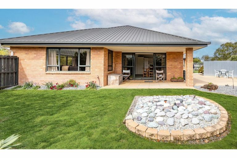 Photo of property in 6 Mclean Place, Woodend, 7610