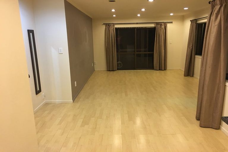 Photo of property in 2/9 Northall Road, New Lynn, Auckland, 0600