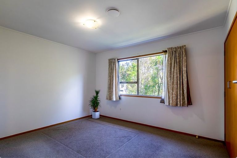 Photo of property in 9 Onedin Place, Titirangi, Auckland, 0604