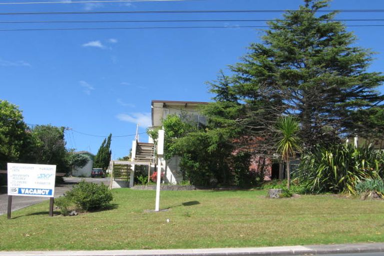 Photo of property in 2/867 Beach Road, Waiake, Auckland, 0630
