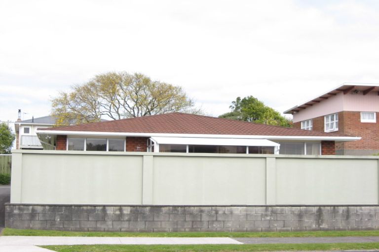 Photo of property in 7 Cumberland Street, Merrilands, New Plymouth, 4312