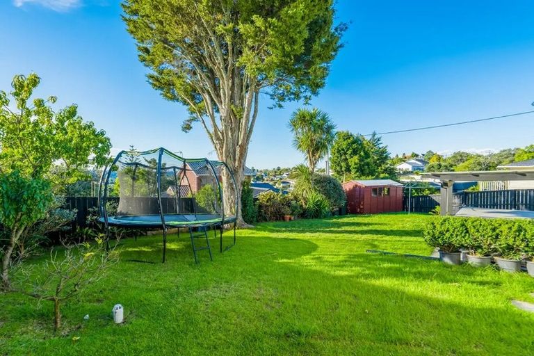 Photo of property in 1/35 Rangatira Road, Beach Haven, Auckland, 0626