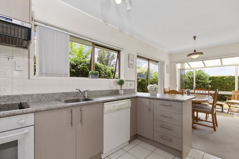 Photo of property in 1/1-3 Rock Isle Road, Torbay, Auckland, 0630