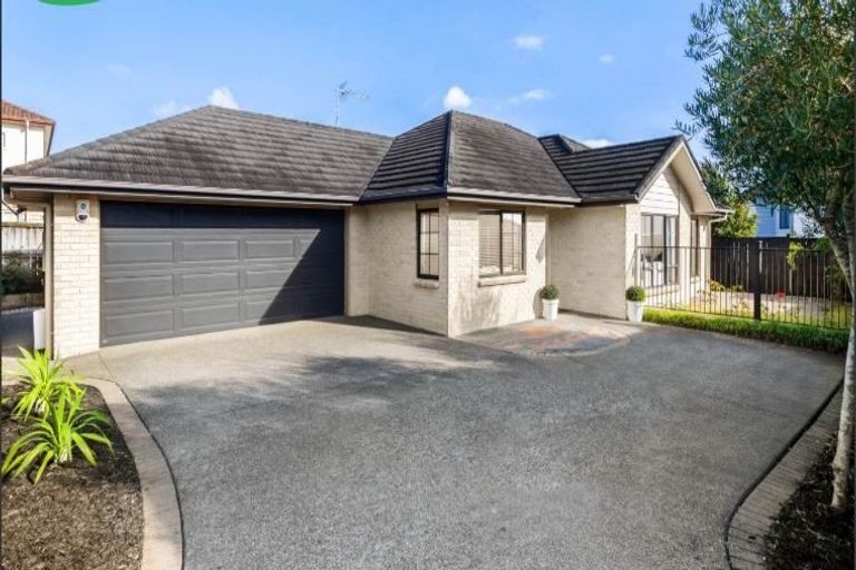 Photo of property in 3 Dunoon Close, Flat Bush, Auckland, 2016