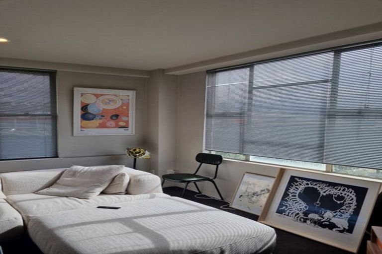Photo of property in Grandstand Apartments, 8/80 Kent Terrace, Mount Victoria, Wellington, 6011