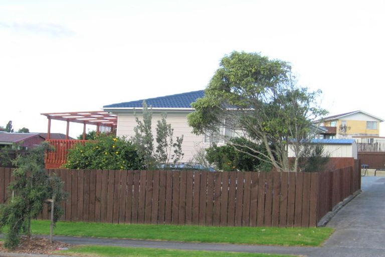 Photo of property in 12 Darnell Crescent, Clover Park, Auckland, 2019