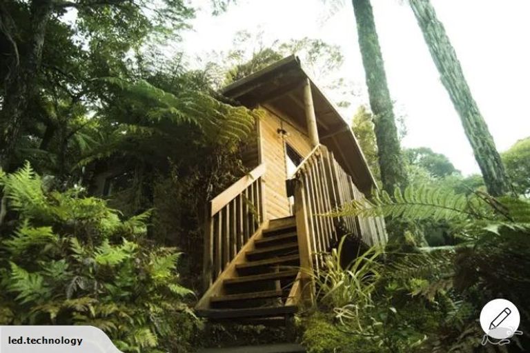 Photo of property in 426 Scenic Drive, Waiatarua, Auckland, 0612