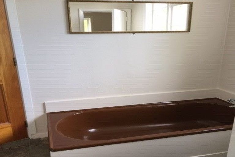 Photo of property in 28 Forest Road, Raumati South, Paraparaumu, 5032