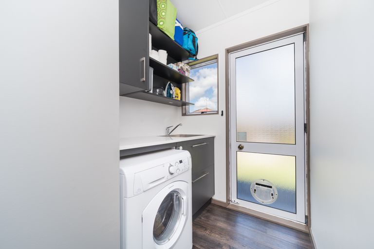 Photo of property in 97 Hillcrest Drive, Kelvin Grove, Palmerston North, 4414