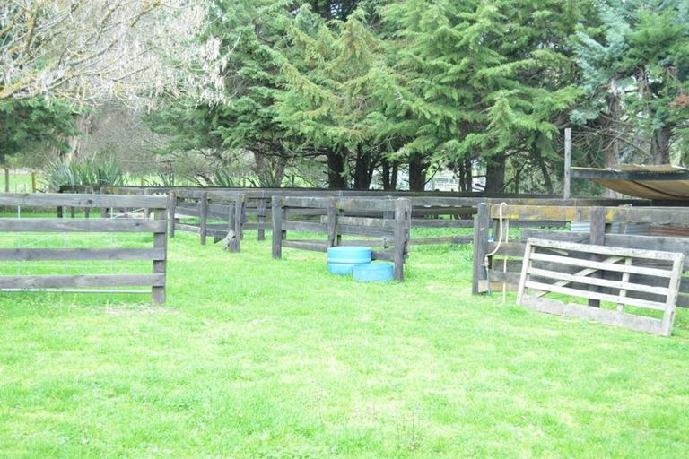 Photo of property in 2966 State Highway 2, Waipukurau, 4281