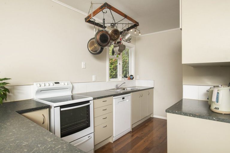 Photo of property in 87 Milton Terrace, Picton, 7220