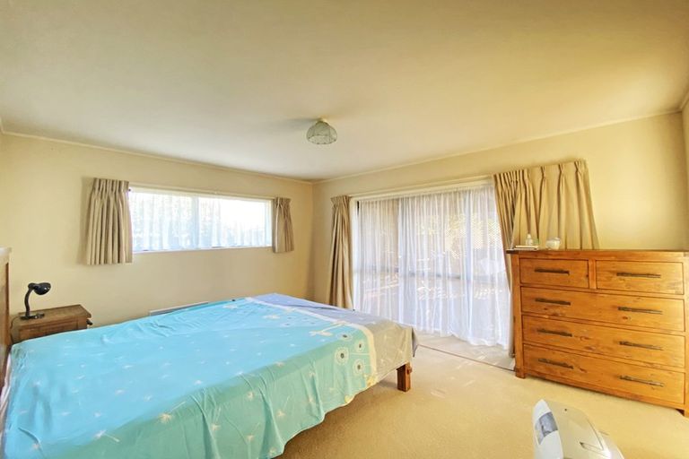 Photo of property in 38 West Fairway, Golflands, Auckland, 2013