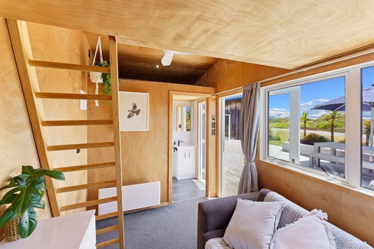 Photo of property in 47 Reay Mackay Grove, Waikawa Beach, Levin, 5573