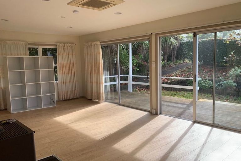 Photo of property in 11 Gladys Avenue, Glenfield, Auckland, 0629