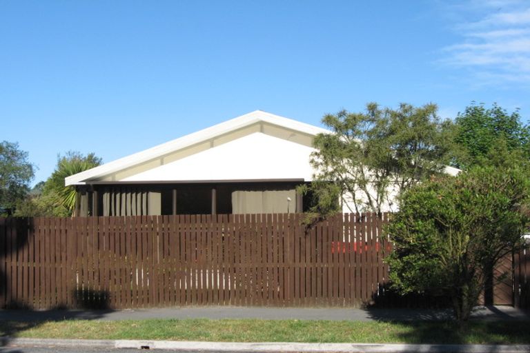 Photo of property in 1/50 Valecrest Avenue, Parklands, Christchurch, 8083
