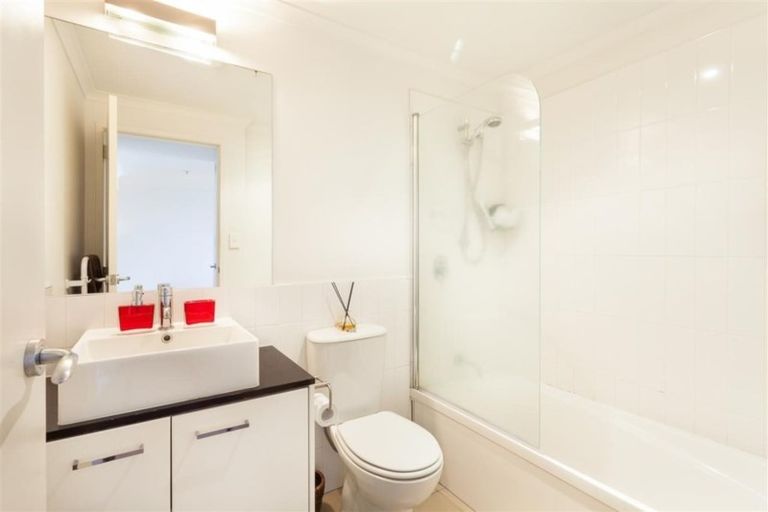 Photo of property in Algarve Apartments, 202/332 Maunganui Road, Mount Maunganui, 3116