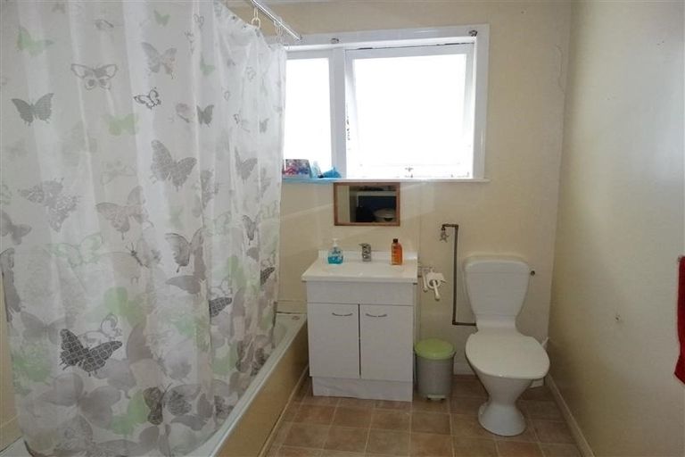 Photo of property in 2/17 Denver Avenue, Sunnyvale, Auckland, 0612