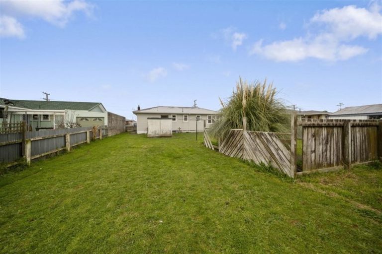 Photo of property in 5 Murray Avenue, Hawera, 4610