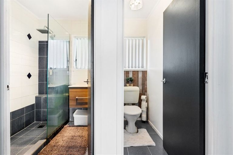 Photo of property in 1/323 Triangle Road, Massey, Auckland, 0614