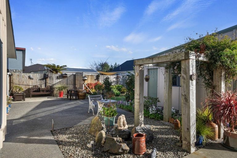 Photo of property in 8a Queenwood Road, Levin, 5510